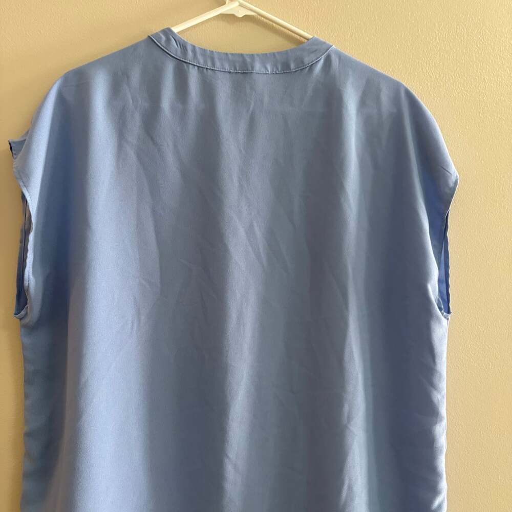 Banana Republic Women's Blue V-Neck Cap Sleeve Front Pleat Blouse Size Large - Picture 4 of 4